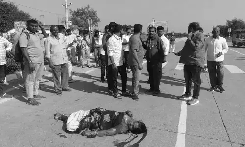 सड़क पार करते समय कार की चपेट में आने से महिला मजदूर की मौत सड़क पार करते समय कार की चपेट में आने से महिला मजदूर की मौत