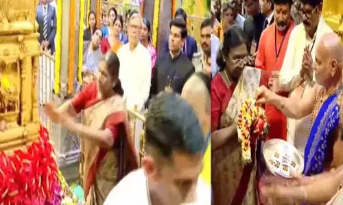 राष्ट्रपति Tirupati पहुंचे.. मुर्मू ने देवी पद्मावती के दर्शन किए