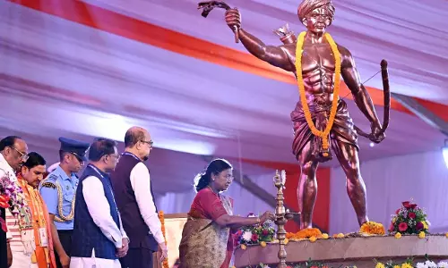 राष्ट्रपति द्रौपदी मुर्मु ने की जनजातीय समाज प्रमुखों और स्वतंत्रता संग्राम सेनानियों से मुलाकात राष्ट्रपति द्रौपदी मुर्मु ने की जनजातीय समाज प्रमुखों और स्वतंत्रता संग्राम सेनानियों से मुलाकात