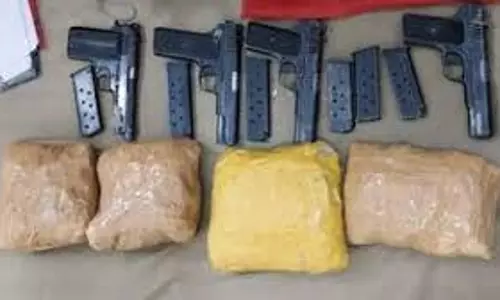 Kupwara: हेरोइन जैसी पदार्थ और हथियार कुपवाड़ा पुलिस ने किए जब्त