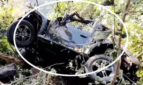 6 युवकों की मौत: गहरी खाई में जा गिरी SUV, VIDEO