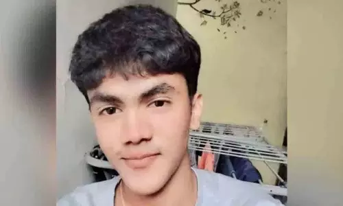 ट्रेन में हिंदी-मराठी विवाद के बाद Maharashtra के छात्र ने आत्महत्या कर ली ट्रेन में हिंदी-मराठी विवाद के बाद Maharashtra के छात्र ने आत्महत्या कर ली