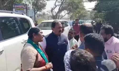 मंत्री Seethakka ने कहा कि कामारेड्डी में किसान शराब पीते हैं मंत्री Seethakka ने कहा कि कामारेड्डी में किसान शराब पीते हैं