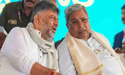 Karnataka में नवंबर क्रांति: शिवकुमार कैंप के विधायक दिल्ली में लॉबिंग कर रहे हैं Karnataka में नवंबर क्रांति: शिवकुमार कैंप के विधायक दिल्ली में लॉबिंग कर रहे हैं