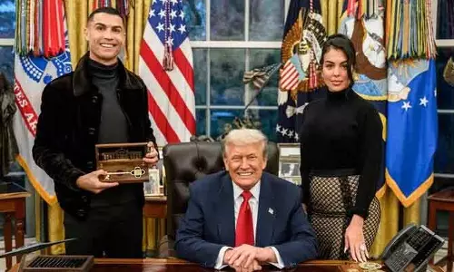 Cristiano Ronaldo और जॉर्जिना ने व्हाइट हाउस में ट्रंप का धन्यवाद किया Cristiano Ronaldo और जॉर्जिना ने व्हाइट हाउस में ट्रंप का धन्यवाद किया