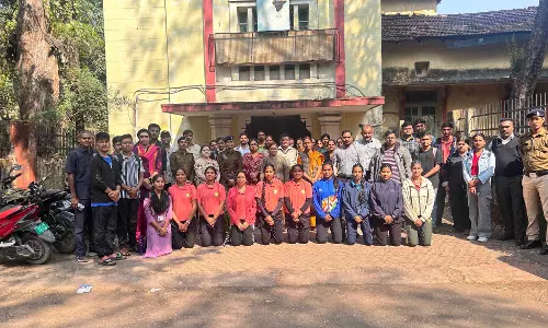 शासकीय नवीन महाविद्यालय गुढ़ियारी में डायल 112 आपातकालीन सेवा जागरूकता कार्यक्रम का आयोजन
