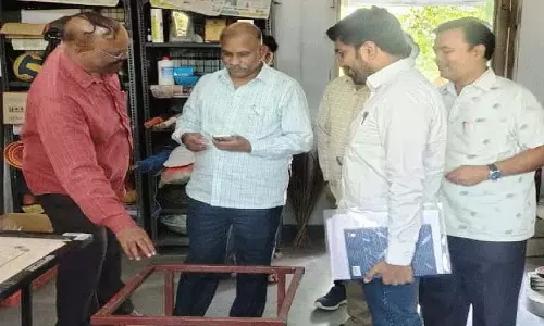 Additional Director श्रीनिवासचारी ने मॉडल स्कूल का दौरा किया