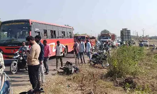 Nandarabad के पास ट्रक की टक्कर में 27 साल के मोटरसाइकिल सवार की मौत
