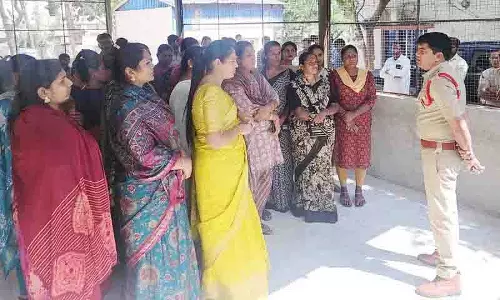 अमीनपुर पुलिस ने उत्पीड़न की शिकायतों पर 60 ट्रांसजेंडरों को काउंसलिंग दी अमीनपुर पुलिस ने उत्पीड़न की शिकायतों पर 60 ट्रांसजेंडरों को काउंसलिंग दी