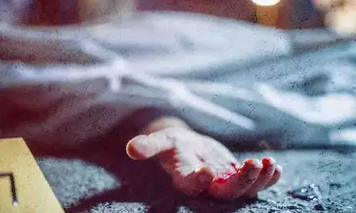 जुईनगर नाले में एक अज्ञात युवक का शव मिला, पुलिस को हत्या का शक जुईनगर नाले में एक अज्ञात युवक का शव मिला, पुलिस को हत्या का शक