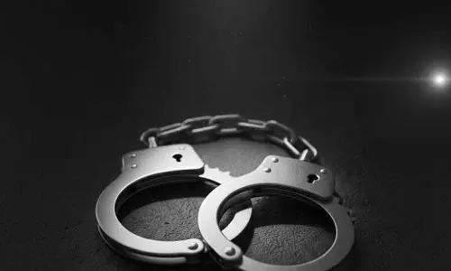 फ्रॉड इन्वेस्टमेंट केस का भंडाफोड़, 5 लोग गिरफ्तार फ्रॉड इन्वेस्टमेंट केस का भंडाफोड़, 5 लोग गिरफ्तार