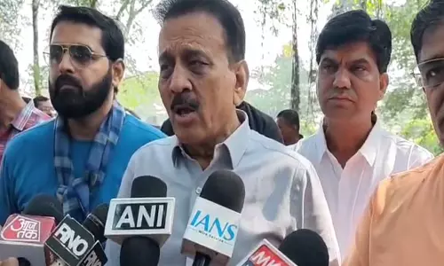 पेड़ों को जबरदस्ती नहीं काटा जा सकता: महाराष्ट्र के जल मंत्री गिरीश महाजन, नासिक में विरोध प्रदर्शन पेड़ों को जबरदस्ती नहीं काटा जा सकता: महाराष्ट्र के जल मंत्री गिरीश महाजन, नासिक में विरोध प्रदर्शन
