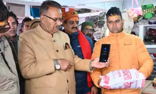 सेना के जवानों और ग्रामीणों से मंत्री ने की मुलाकात, डिजिटल लेनदेन को बढ़ावा देने का दिया संदेश सेना के जवानों और ग्रामीणों से मंत्री ने की मुलाकात, डिजिटल लेनदेन को बढ़ावा देने का दिया संदेश