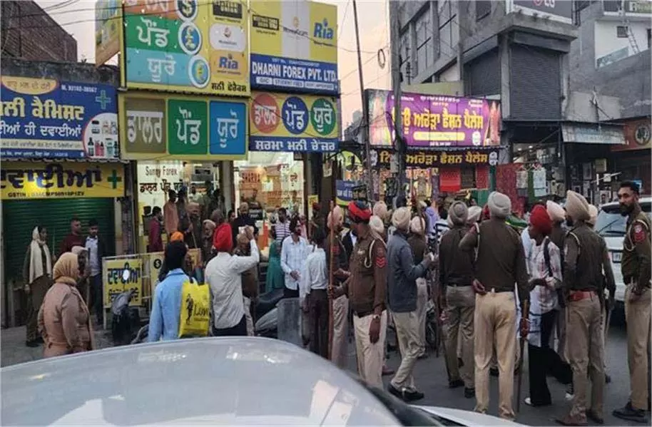 Punjab: युवक की हत्या के बाद उबाल,सड़कों पर उतरे सैकड़ों लोग Punjab: युवक की हत्या के बाद उबाल,सड़कों पर उतरे सैकड़ों लोग