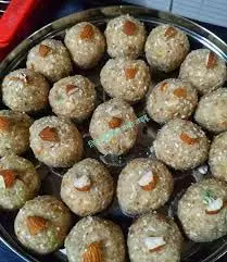 Moongfali Khoya Ladoo : कम सामग्री में तैयार करें सॉफ्ट और ट्रेडिशनल मूंगफली खोया लड्डू Moongfali Khoya Ladoo : कम सामग्री में तैयार करें सॉफ्ट और ट्रेडिशनल मूंगफली खोया लड्डू