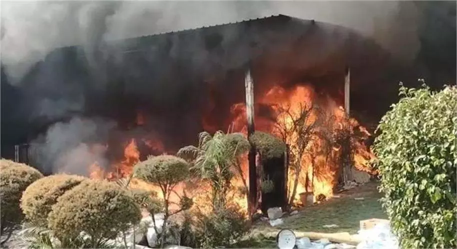 Panipat: फैक्ट्री में शॉर्ट सर्किट से उठी चिंगारी से लगी भीषण आग Panipat: फैक्ट्री में शॉर्ट सर्किट से उठी चिंगारी से लगी भीषण आग