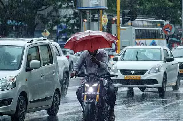 Chennai और 8 जिलों में अगले 2 घंटों तक बारिश Chennai और 8 जिलों में अगले 2 घंटों तक बारिश
