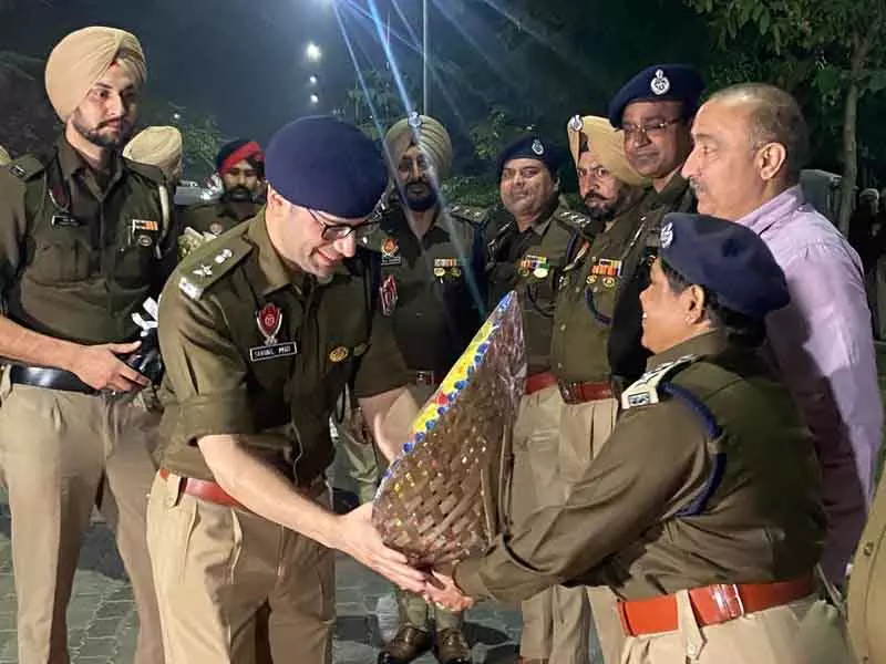 Amritsar नए SSP ने कहा, नारकोटिक्स के व्यापार पर रोक लगाने के लिए स्पेशल ड्राइव चलाएंगे Amritsar नए SSP ने कहा, नारकोटिक्स के व्यापार पर रोक लगाने के लिए स्पेशल ड्राइव चलाएंगे