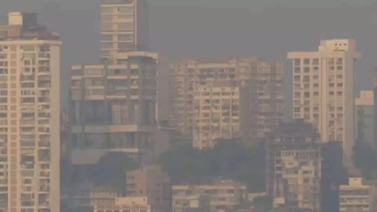 Mumbai : शहर में सुबह धूप खिली, फिर भी सुबह धुंध भरी रही Mumbai : शहर में सुबह धूप खिली, फिर भी सुबह धुंध भरी रही