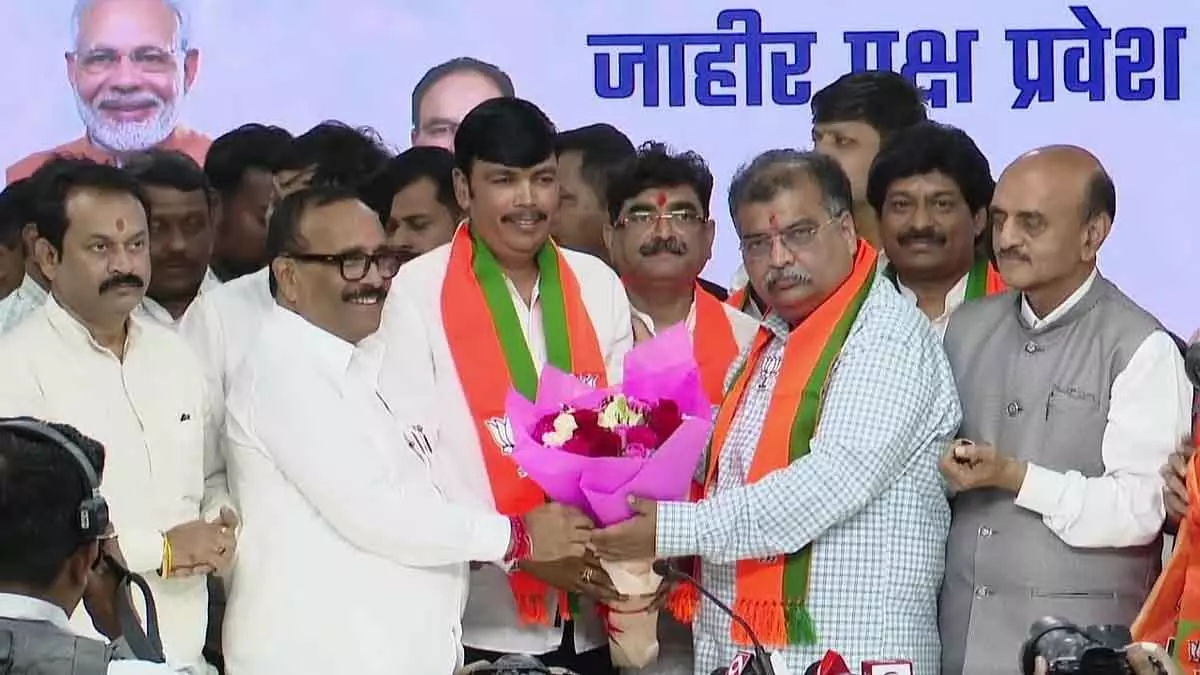 नगर निगम चुनावों से पहले छत्रपति संभाजीनगर में BJP में राजनीतिक लोगों का आना बढ़ा नगर निगम चुनावों से पहले छत्रपति संभाजीनगर में BJP में राजनीतिक लोगों का आना बढ़ा