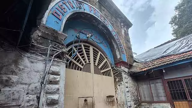 करवार जिला जेल में अचानक पुलिस की छापेमारी: कैदी से मोबाइल फोन और प्रतिबंधित सामान जब्त करवार जिला जेल में अचानक पुलिस की छापेमारी: कैदी से मोबाइल फोन और प्रतिबंधित सामान जब्त