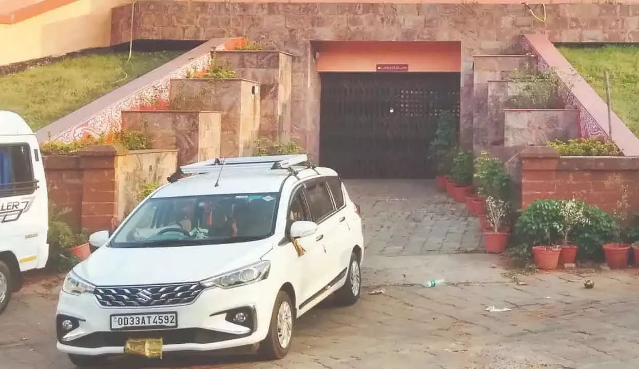 Bhubaneswar : लिंगराज मंदिर के पास नई सुविधा बंद होने से एकाम्र क्षेत्र में शौचालय की समस्या Bhubaneswar : लिंगराज मंदिर के पास नई सुविधा बंद होने से एकाम्र क्षेत्र में शौचालय की समस्या