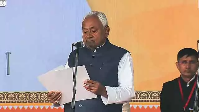 Nitish Kumar ने रिकॉर्ड 10वीं बार बिहार के मुख्यमंत्री के तौर पर शपथ ली; मोदी भी मौजूद रहे Nitish Kumar ने रिकॉर्ड 10वीं बार बिहार के मुख्यमंत्री के तौर पर शपथ ली; मोदी भी मौजूद रहे