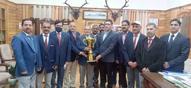 DC ने चंबा जिले की अनुभवी टीम को सम्मानित किया DC ने चंबा जिले की अनुभवी टीम को सम्मानित किया