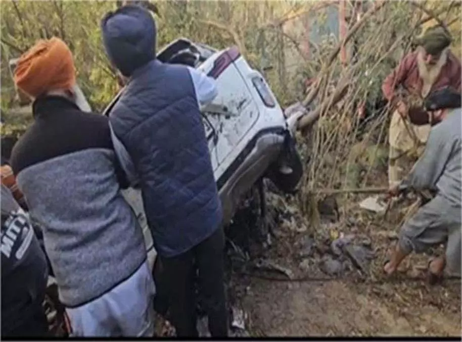 Punjab: तड़के सुबह बाप-बेटी की सड़क पर बिछी लाशें, मचा कोहराम Punjab: तड़के सुबह बाप-बेटी की सड़क पर बिछी लाशें, मचा कोहराम
