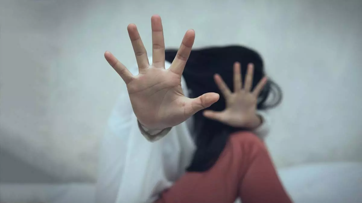 पति की शर्मनाक करतूत, पत्नी को गंदे काम के लिए करता था मजबूर पति की शर्मनाक करतूत, पत्नी को गंदे काम के लिए करता था मजबूर