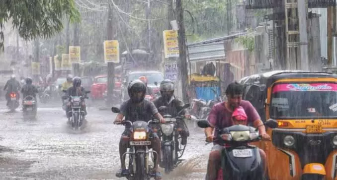 बंगाल की खाड़ी के ऊपर लो-प्रेशर सिस्टम के तेज़ होने की संभावना, TN में भारी बारिश का अनुमान बंगाल की खाड़ी के ऊपर लो-प्रेशर सिस्टम के तेज़ होने की संभावना, TN में भारी बारिश का अनुमान