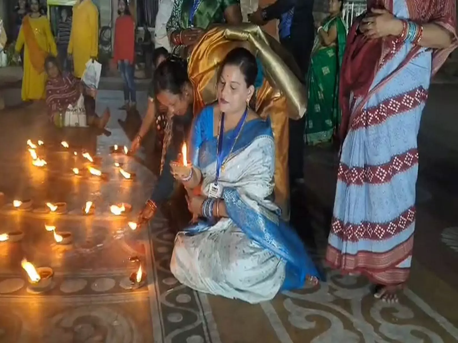 जगन्नाथ मंदिर में तीन दिवसीय देव दीपावली शुरू, संबित पात्रा और ओडिशा के मंत्री ने पवित्र अनुष्ठान में भाग लिया जगन्नाथ मंदिर में तीन दिवसीय देव दीपावली शुरू, संबित पात्रा और ओडिशा के मंत्री ने पवित्र अनुष्ठान में भाग लिया