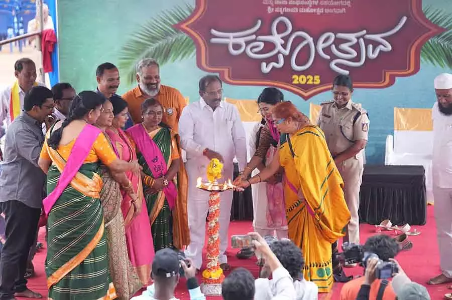 Tumkur : महिलाओं की बाइक रैली ने कल्पोत्सव में चार चांद लगा दिए Tumkur : महिलाओं की बाइक रैली ने कल्पोत्सव में चार चांद लगा दिए