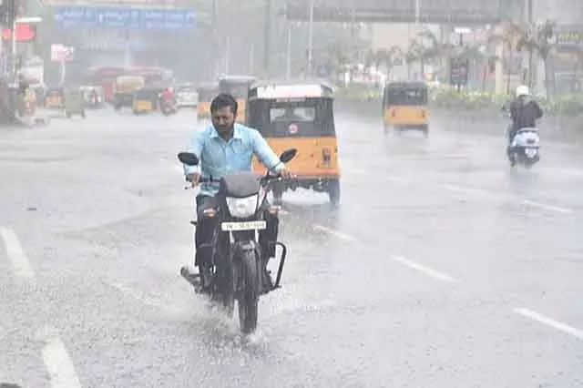 Chennai और उसके आस-पास के इलाकों में अगले 3 घंटे तक बारिश जारी रहेगी Chennai और उसके आस-पास के इलाकों में अगले 3 घंटे तक बारिश जारी रहेगी