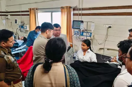 स्कूल में गैस लीक से बिगड़ी 15 से अधिक बच्चों की तबीयत, अस्पताल में भर्ती स्कूल में गैस लीक से बिगड़ी 15 से अधिक बच्चों की तबीयत, अस्पताल में भर्ती