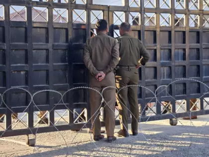 J&K पुलिस ने जम्मू में ड्रग तस्कर की संपत्ति कुर्क की J&K पुलिस ने जम्मू में ड्रग तस्कर की संपत्ति कुर्क की