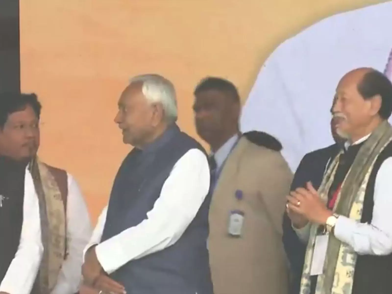 नीतीश कुमार के 10वें शपथ ग्रहण समारोह से पहले नेताओं ने ऐतिहासिक जनादेश का स्वागत किया नीतीश कुमार के 10वें शपथ ग्रहण समारोह से पहले नेताओं ने ऐतिहासिक जनादेश का स्वागत किया