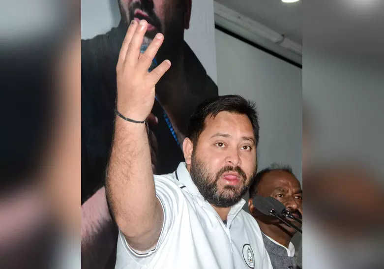 बिहार: तेजस्वी यादव और मुकेश सहनी ने दी मुख्यमंत्री नीतीश कुमार को बधाई बिहार: तेजस्वी यादव और मुकेश सहनी ने दी मुख्यमंत्री नीतीश कुमार को बधाई