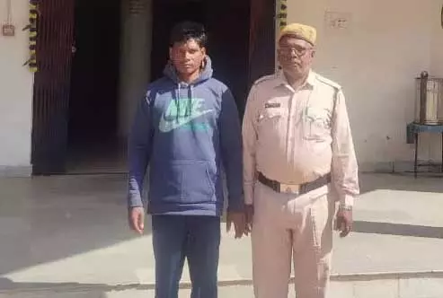 तंबाकू की लत में बन गया कातिल, पैर से सीने को मारा तंबाकू की लत में बन गया कातिल, पैर से सीने को मारा