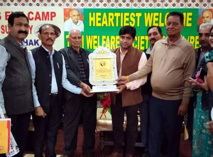 JAMMU: तवी वेलफेयर सोसाइटी ने मोतियाबिंद सर्जरी कैंप लगाया JAMMU: तवी वेलफेयर सोसाइटी ने मोतियाबिंद सर्जरी कैंप लगाया