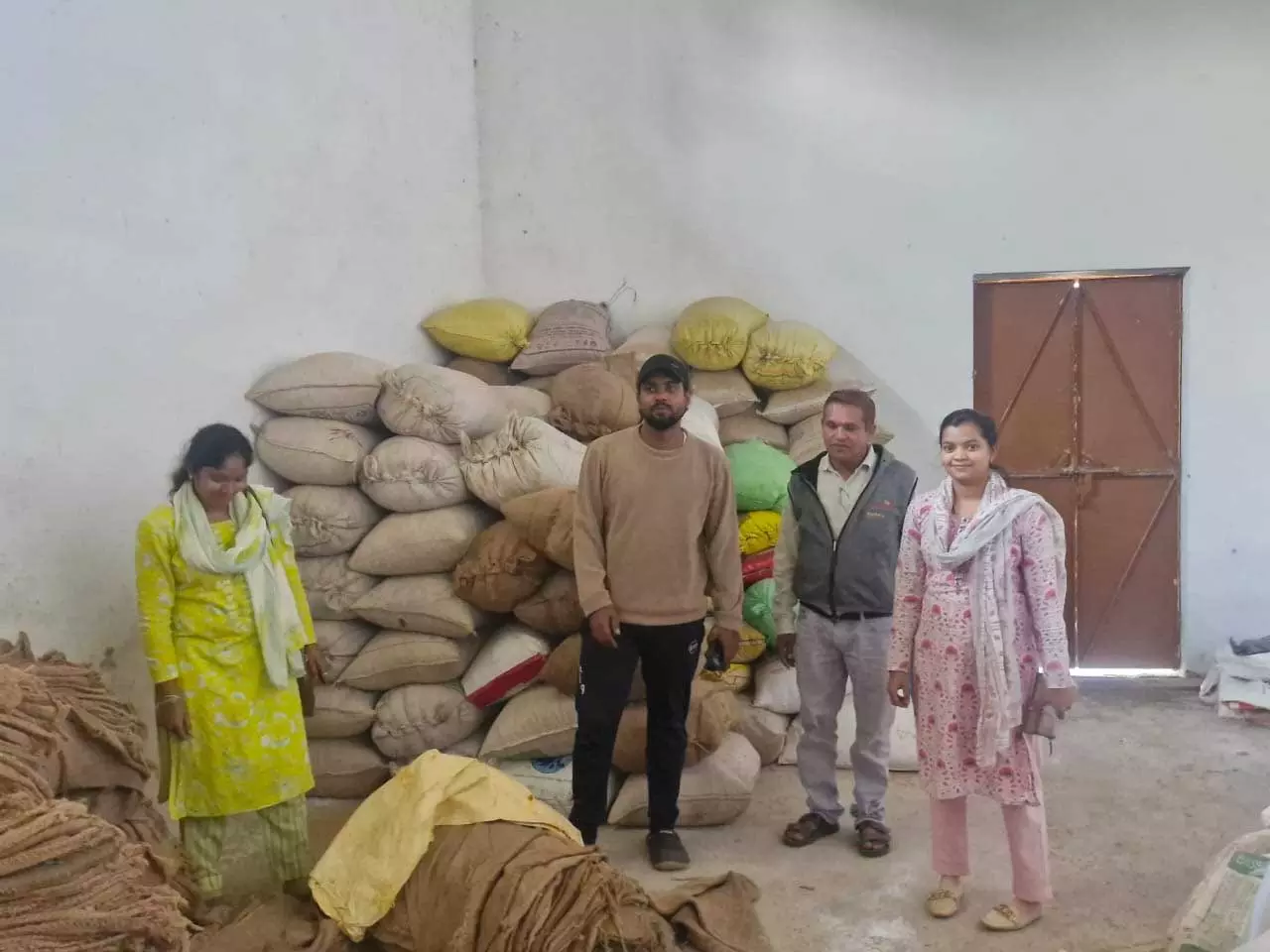 बालोद : जिले में अवैध रूप से धान के भण्डारण एवं परिवहन पर की जा रही है निरंतर कार्यवाही बालोद : जिले में अवैध रूप से धान के भण्डारण एवं परिवहन पर की जा रही है निरंतर कार्यवाही