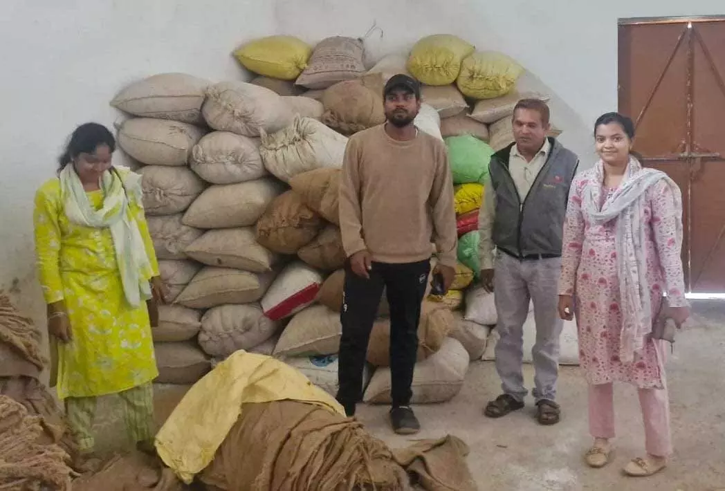अवैध धान भंडारण पर जिला प्रशासन का बड़ा अभियान, 6 केसों में 218 क्विंटल धान जब्त अवैध धान भंडारण पर जिला प्रशासन का बड़ा अभियान, 6 केसों में 218 क्विंटल धान जब्त