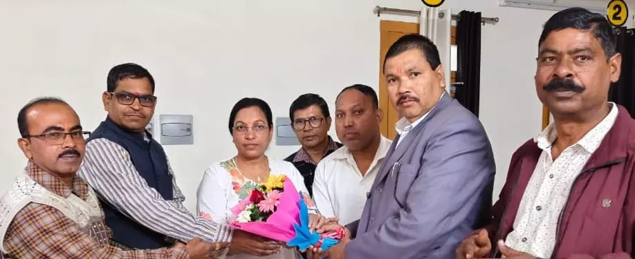 Bareilly: नवागंतुक महिला बीएसए का गरिमामय स्वागत Bareilly: नवागंतुक महिला बीएसए का गरिमामय स्वागत