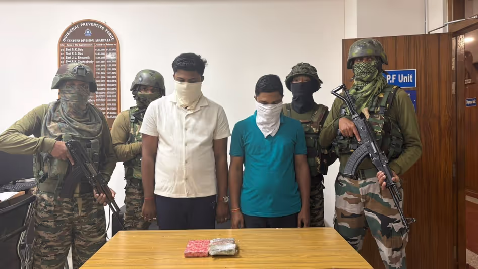 अगरतला में 8 करोड़ रुपये की कोकीन के साथ दो लोग गिरफ्तार अगरतला में 8 करोड़ रुपये की कोकीन के साथ दो लोग गिरफ्तार