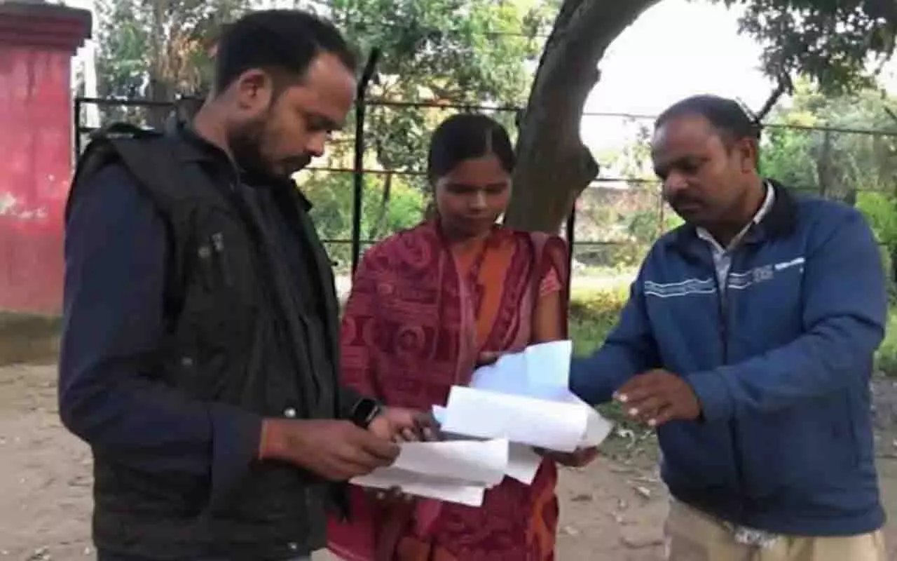Sambalpur में महिला की संदिग्ध मौत, परिवार ने दहेज उत्पीड़न का आरोप लगाया Sambalpur में महिला की संदिग्ध मौत, परिवार ने दहेज उत्पीड़न का आरोप लगाया