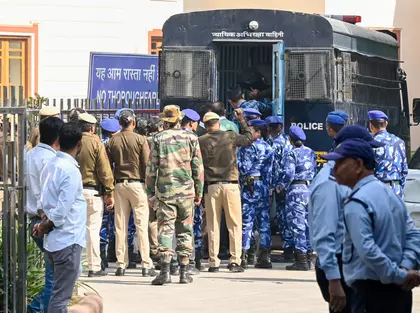 दिल्ली ब्लास्ट: 4 और आरोपियों को 10 दिन की NIA कस्टडी में भेजा गया दिल्ली ब्लास्ट: 4 और आरोपियों को 10 दिन की NIA कस्टडी में भेजा गया
