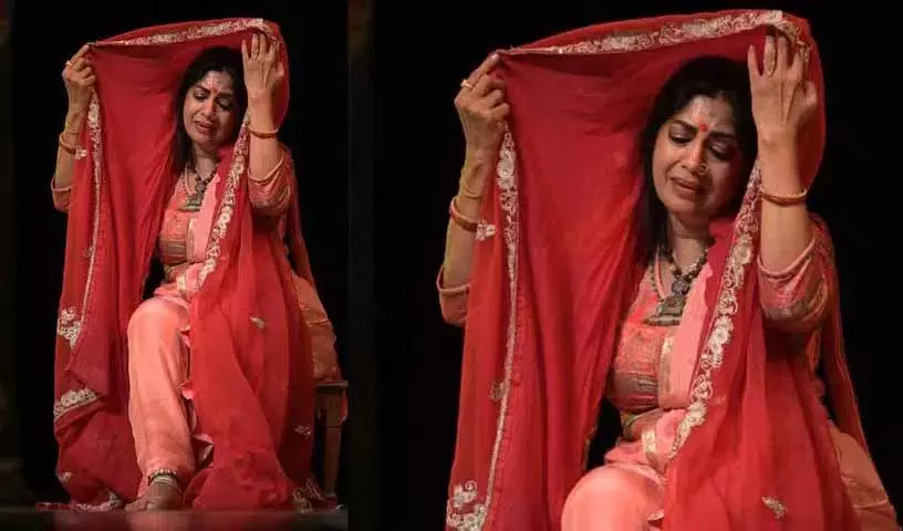 प्रोफेसर Dr. Alekhya Punjala रवींद्र भारती के मोनोलॉग में दुशाला के रूप में चमकीं प्रोफेसर Dr. Alekhya Punjala रवींद्र भारती के मोनोलॉग में दुशाला के रूप में चमकीं