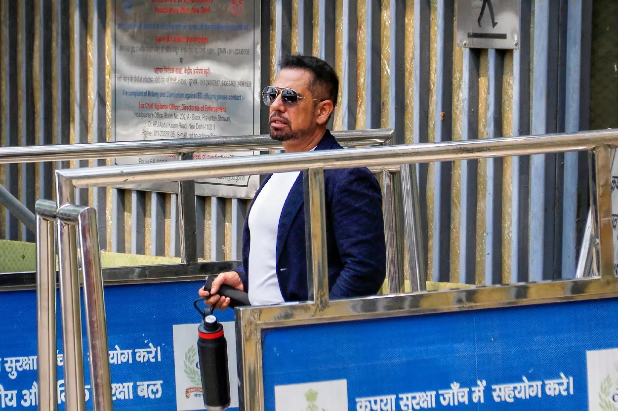 ED ने मनी लॉन्ड्रिंग केस में रॉबर्ट वाड्रा के खिलाफ चार्जशीट फाइल की ED ने मनी लॉन्ड्रिंग केस में रॉबर्ट वाड्रा के खिलाफ चार्जशीट फाइल की