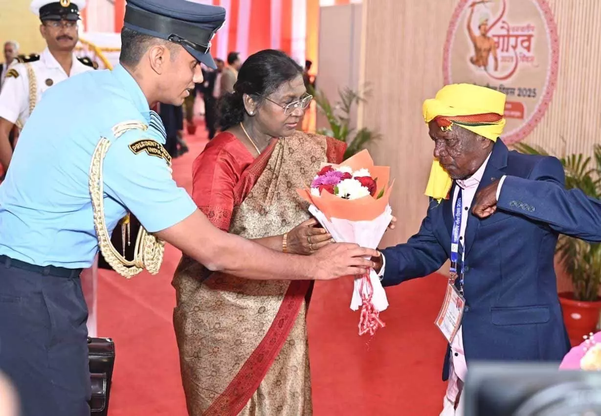 सरगुजा में आयोजित कार्यक्रम में राष्ट्रपति द्रौपदी मुर्मु मुख्य अतिथि के रूप में हुईं शामिल सरगुजा में आयोजित कार्यक्रम में राष्ट्रपति द्रौपदी मुर्मु मुख्य अतिथि के रूप में हुईं शामिल