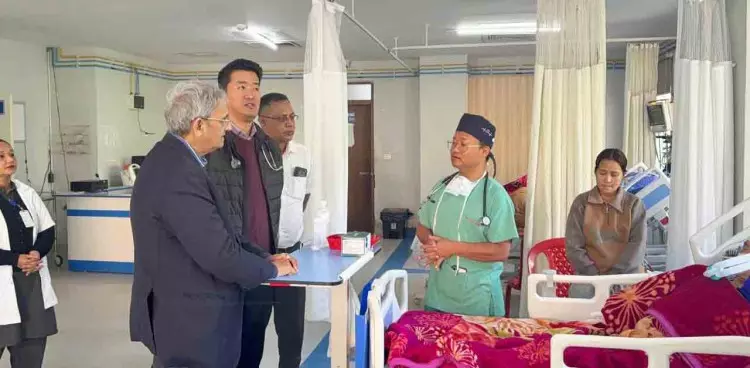 जाने-माने हार्ट ट्रांसप्लांट सर्जन ने STNM हॉस्पिटल के कार्डियोलॉजी डिपार्टमेंट का दौरा किया जाने-माने हार्ट ट्रांसप्लांट सर्जन ने STNM हॉस्पिटल के कार्डियोलॉजी डिपार्टमेंट का दौरा किया